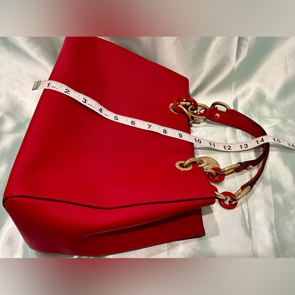 Michael Kors - Cynthia Saffiano Red Leather/Chained Accents/Satchel Bag LIKE NEW - Picture 9 of 16